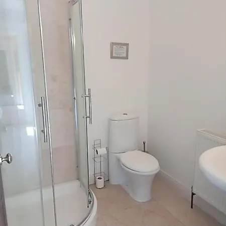 Tinnakilly Lodge, Spaciously Luxurious Near Wicklow *