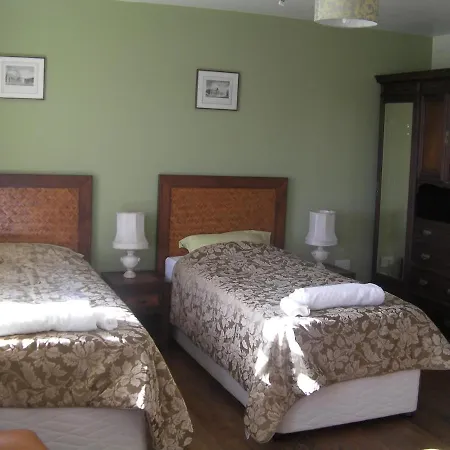 Nyaraló Tinnakilly Lodge, Spaciously Luxurious Near Wicklow