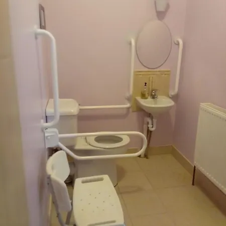 Tinnakilly Lodge, Spaciously Luxurious Near Wicklow بيت للعطل